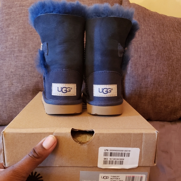 Toddler Uggs - Picture 1 of 3